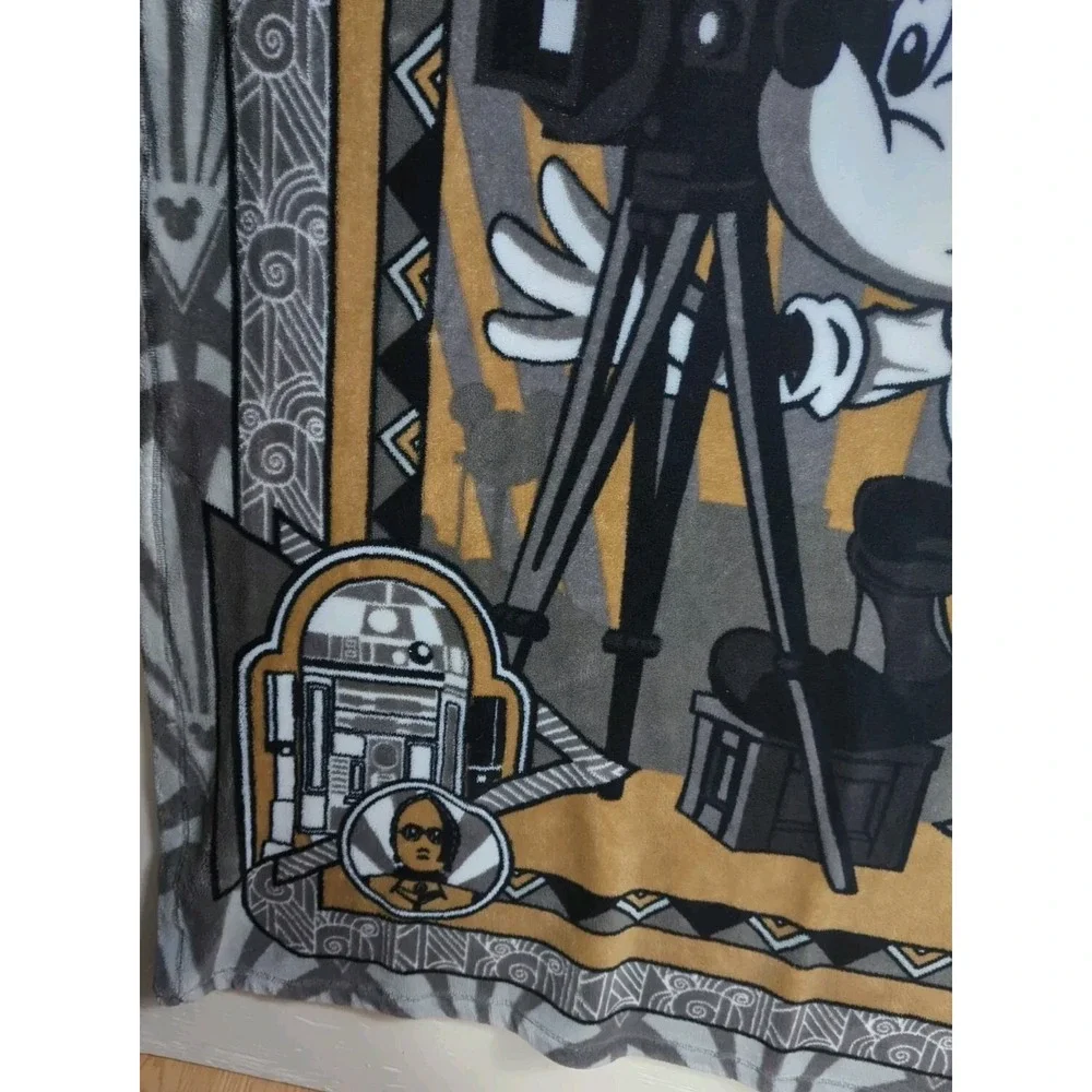 Rare Hollywood Studios Disney Mickey Film Fleece Blanket 36 